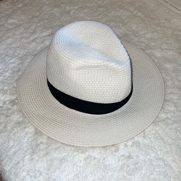 Accessories - Women’s White and Black Fedora hat! Brand new. Never worn.
